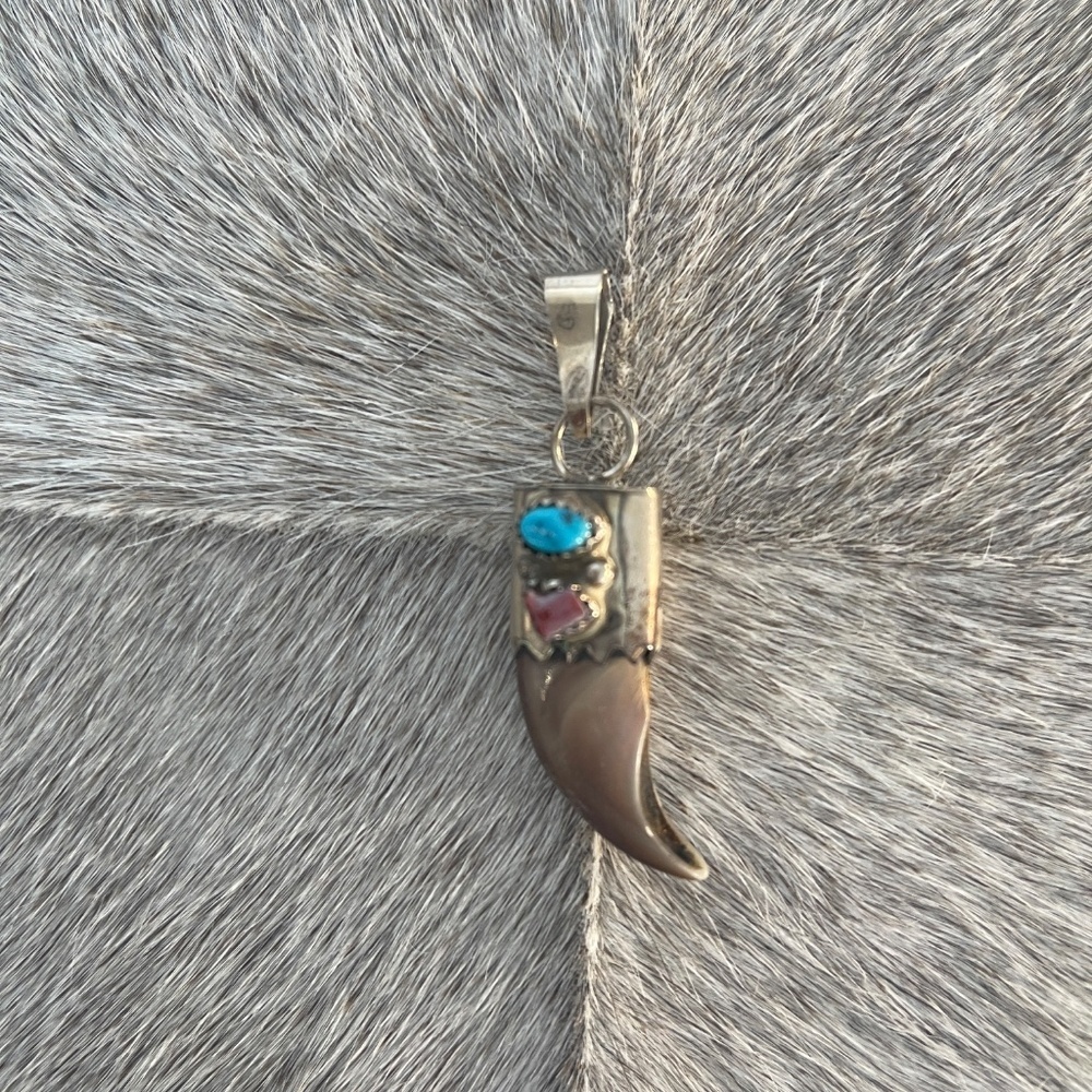 SILVER BEAR'S CLAW PENDANT